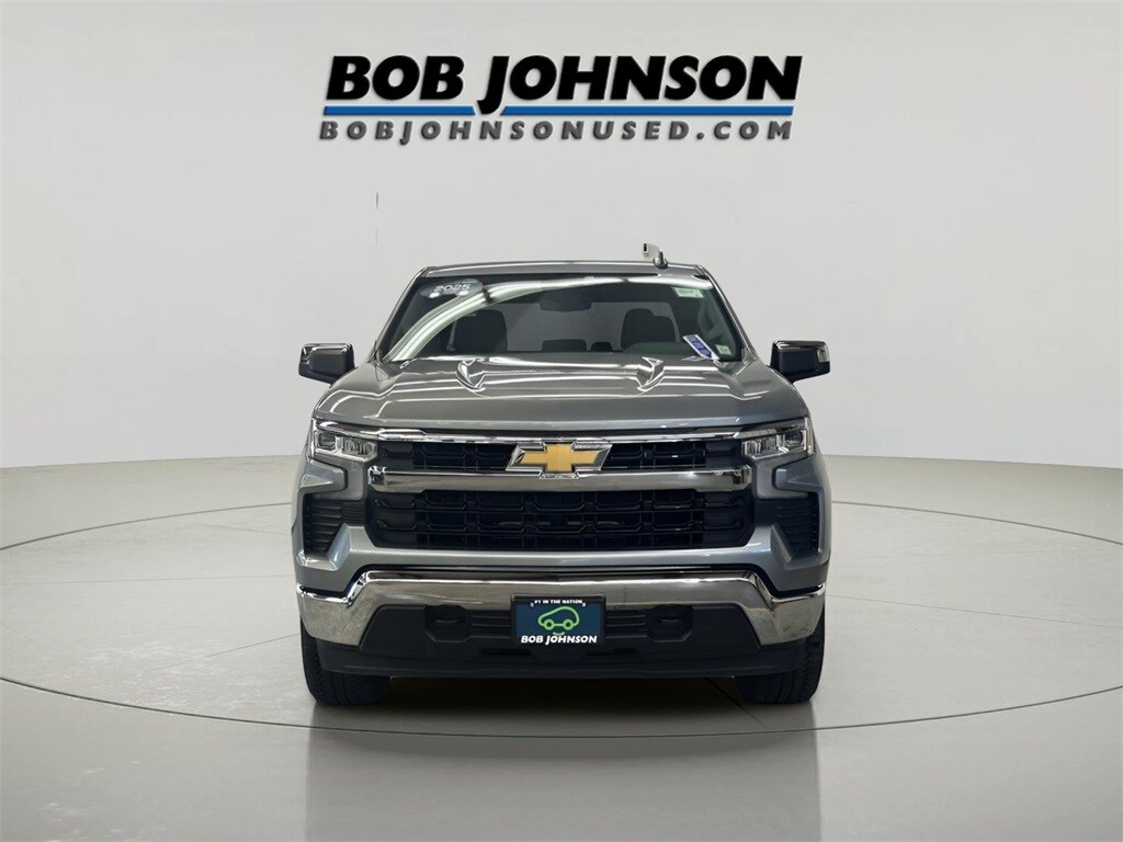 2025 Chevrolet Silverado 1500 LT photo 4