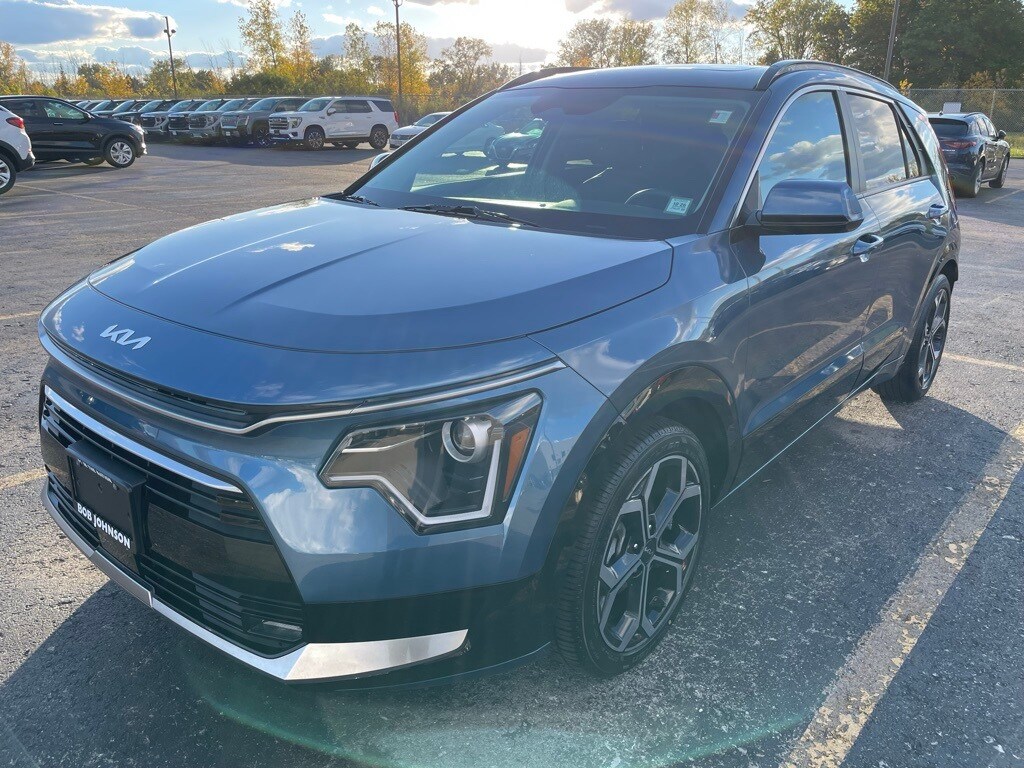 2023 Kia Niro EX Touring photo 2