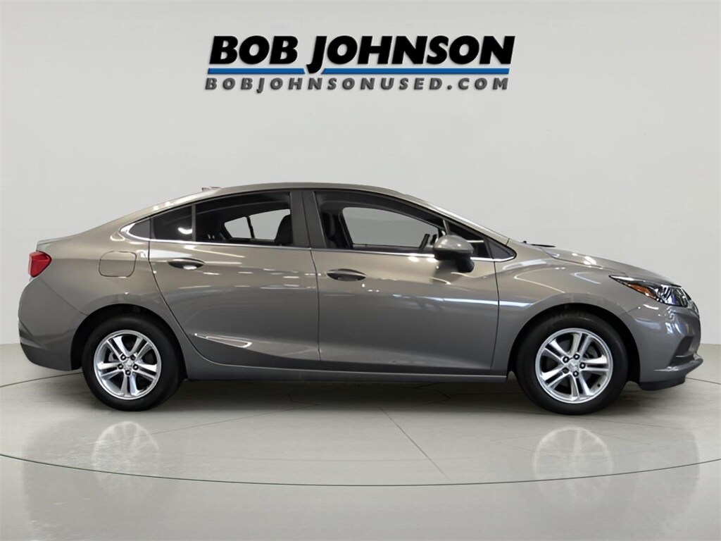 2018 Chevrolet Cruze LT photo 3