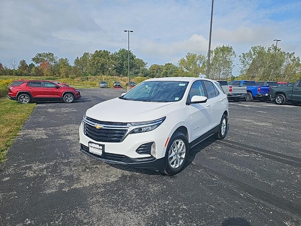 2022 Chevrolet Equinox LT photo 2