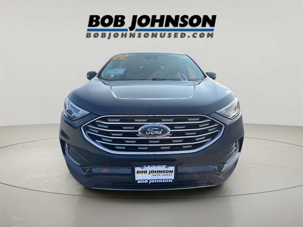2022 Ford Edge Titanium photo 2