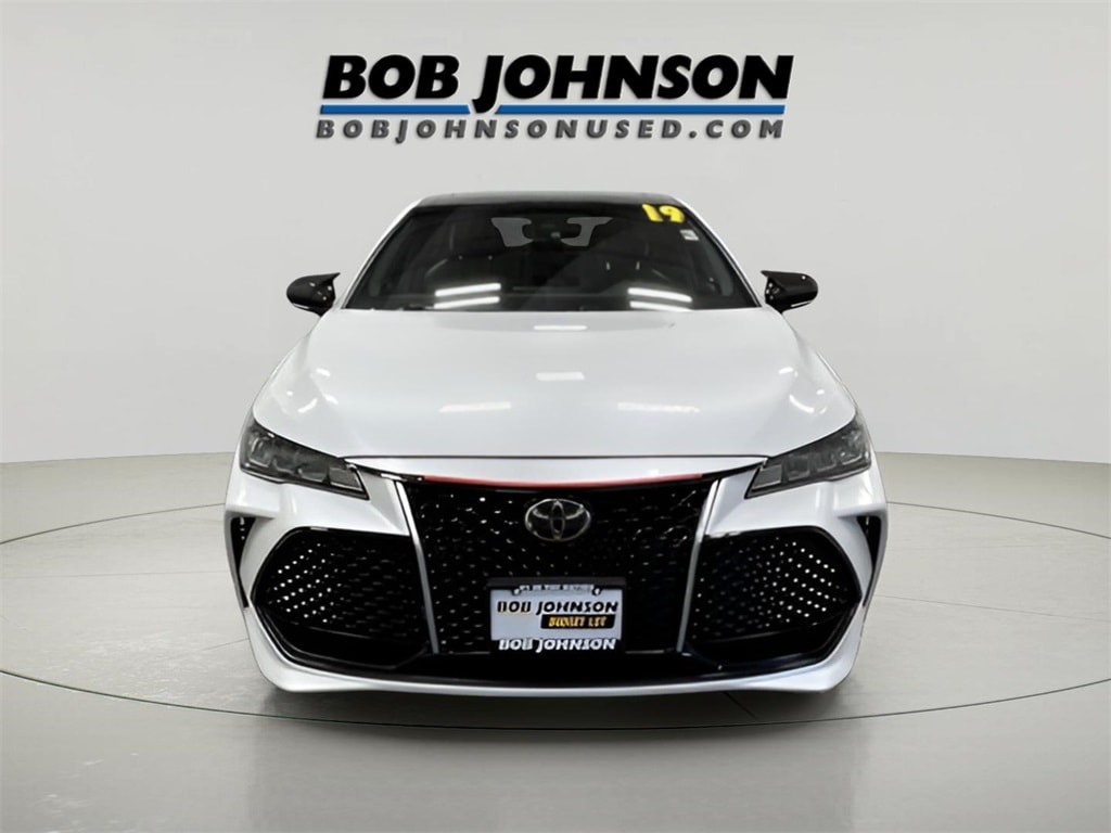2019 Toyota Avalon XSE photo 2