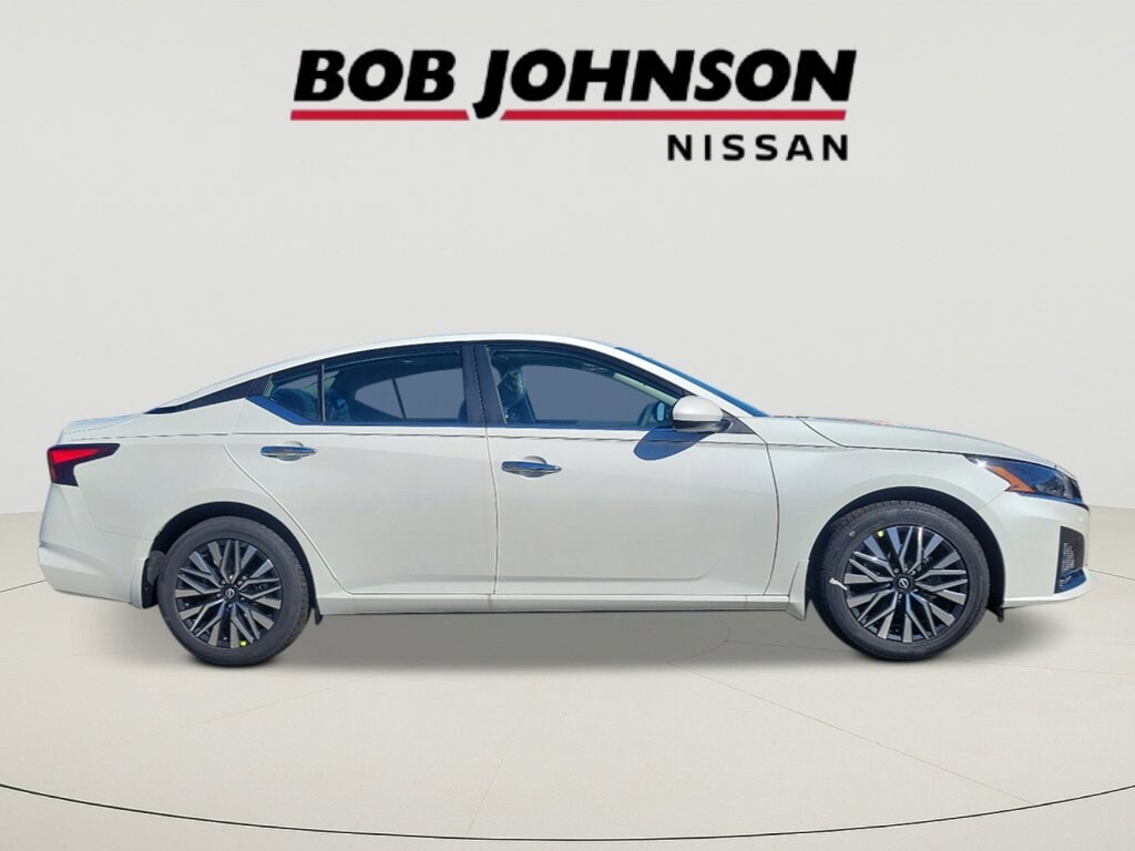 New 2025 Nissan Altima SV Sedan
