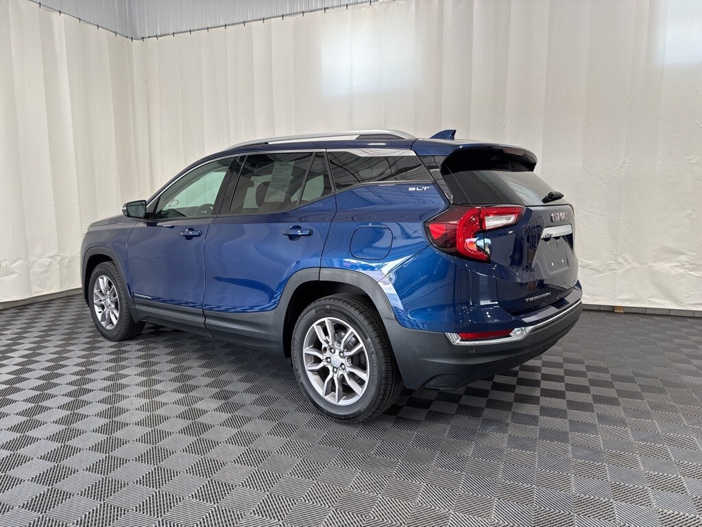 2022 Gmc Terrain SLT photo 2