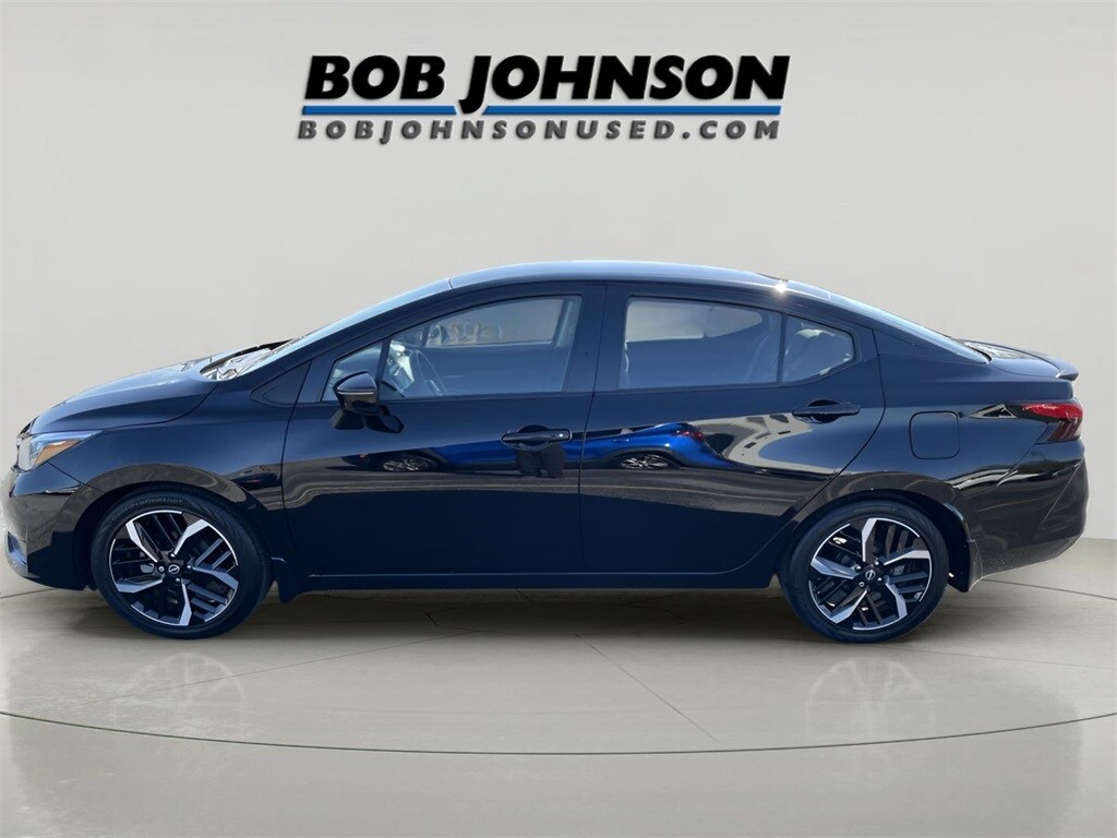 2023 Nissan Versa 1.6 SR photo 3