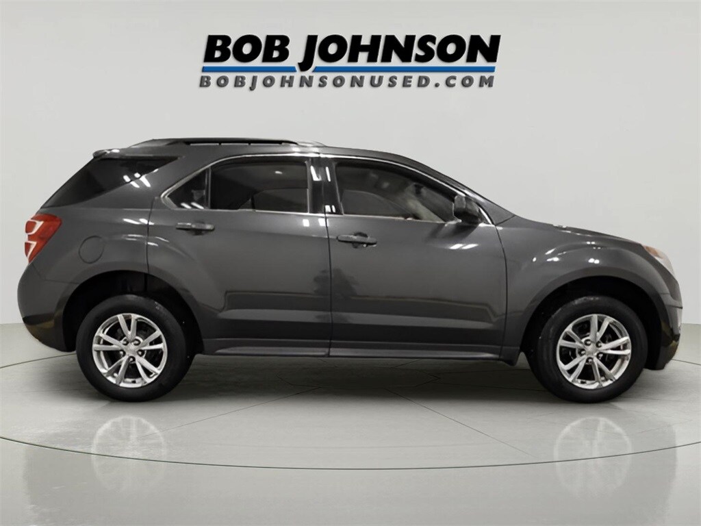 2017 Chevrolet Equinox LT photo 3