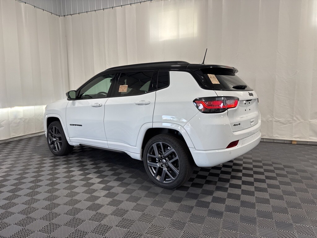 2024 Jeep Compass Limited photo 2