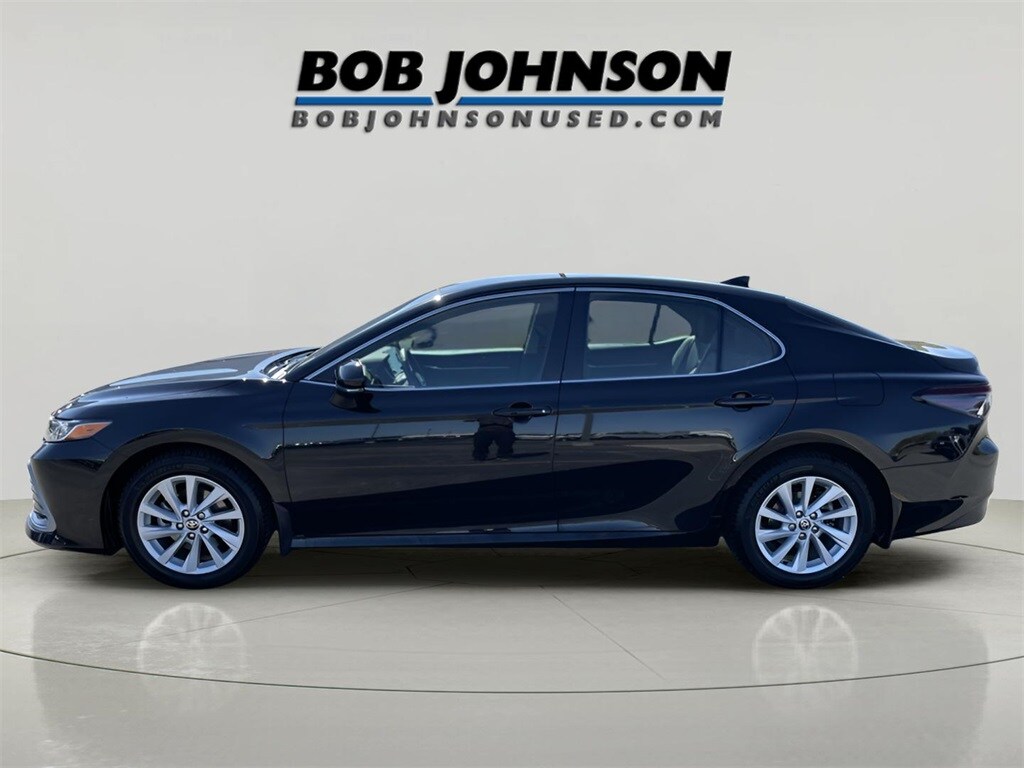 2023 Toyota Camry LE photo 3