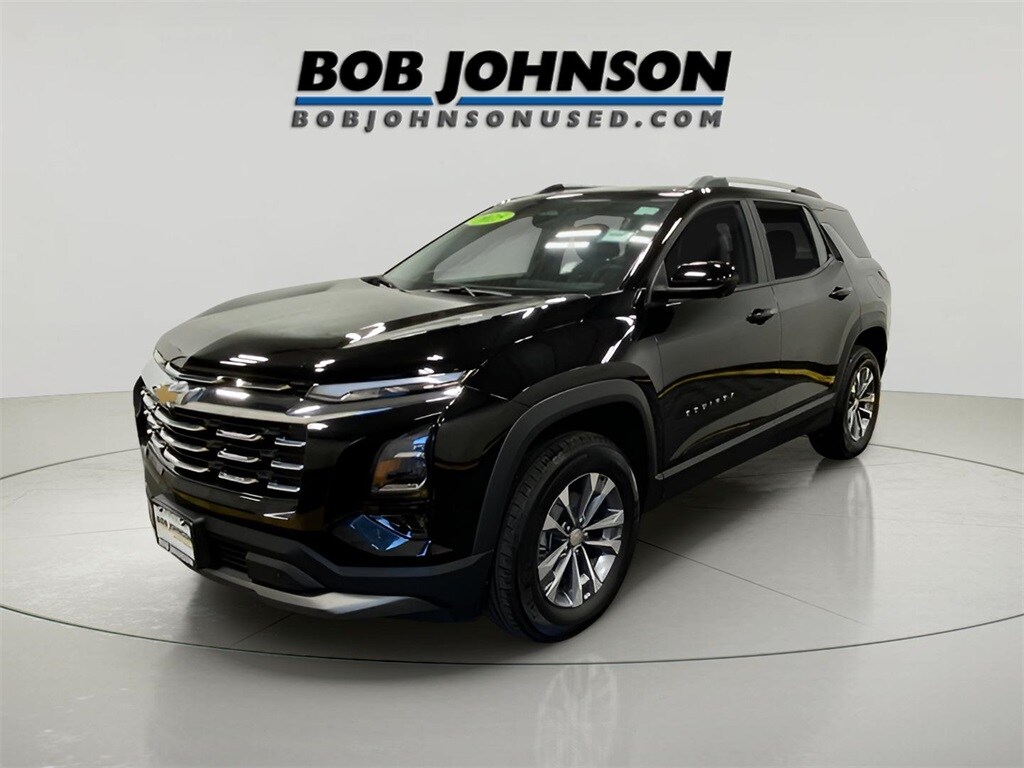 2025 Chevrolet Equinox LT photo 3