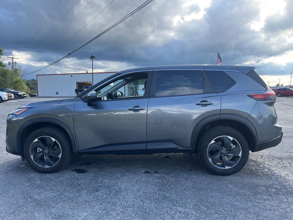 2024 Nissan Rogue SV photo 4