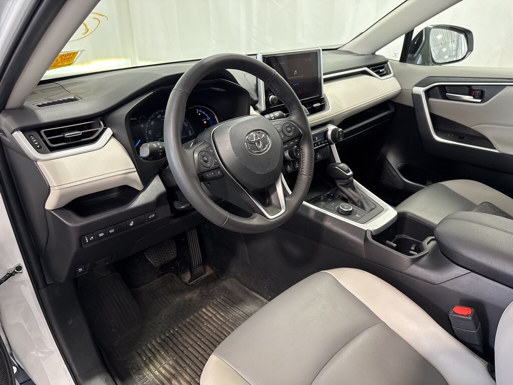 2024 Toyota RAV4 Hybrid XLE Premium photo 3