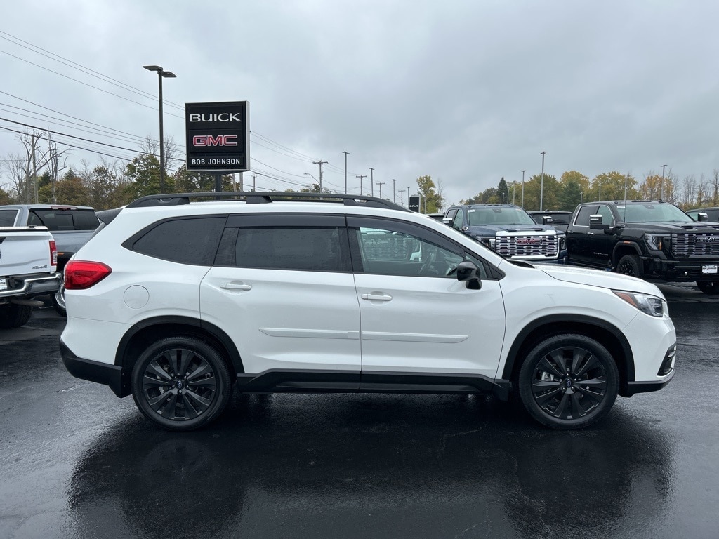 2022 Subaru Ascent Onyx Edition photo 2