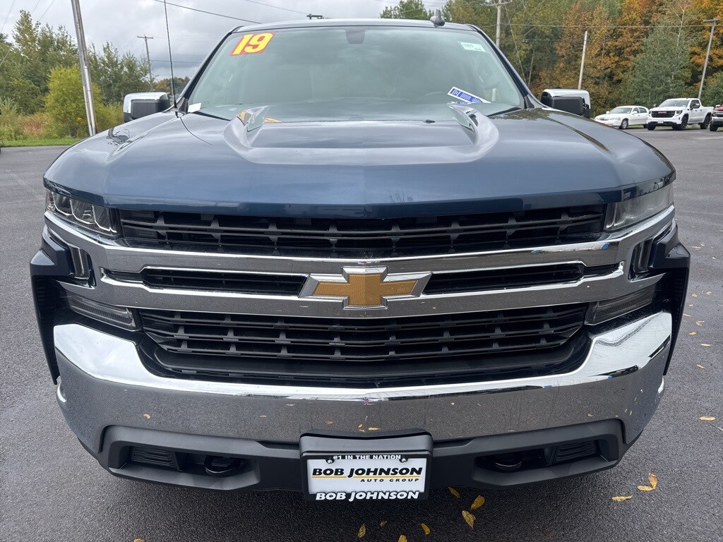 2019 Chevrolet Silverado 1500 LT photo 2