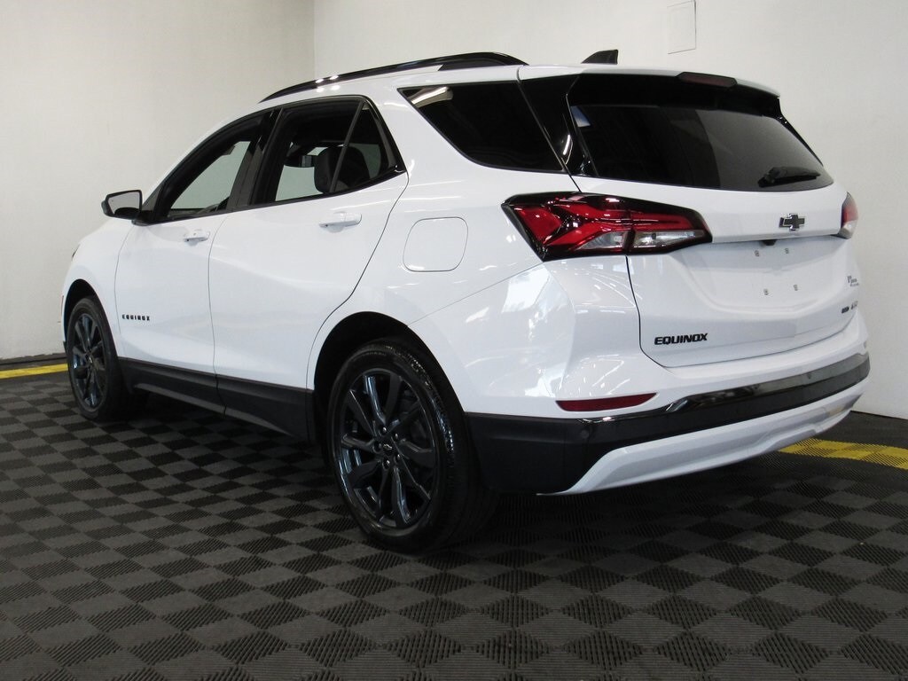 2024 Chevrolet Equinox RS photo 2