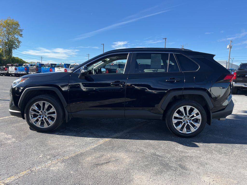 2023 Toyota RAV4 XLE Premium photo 4
