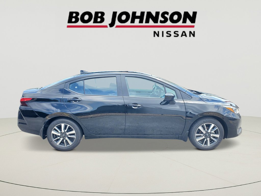2025 Nissan Versa 1.6 SV photo 2