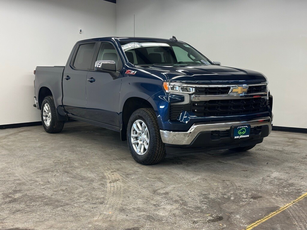 2023 Chevrolet Silverado 1500 LT photo 2