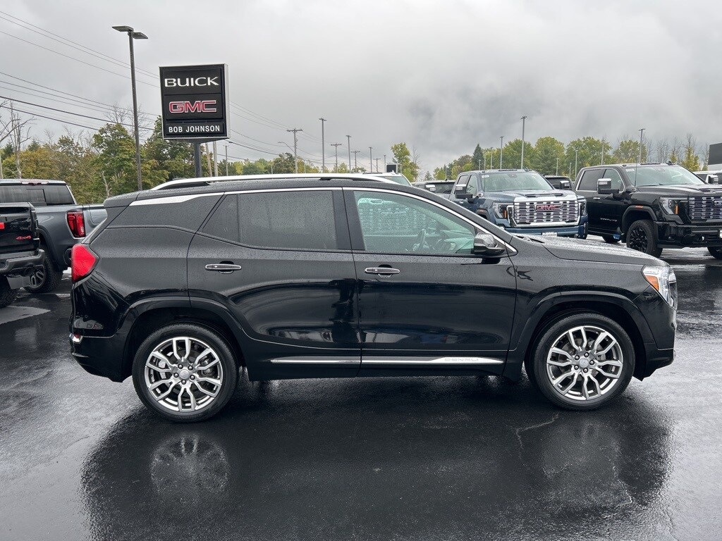 2022 Gmc Terrain Denali photo 2