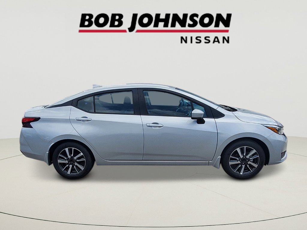 2025 Nissan Versa 1.6 SV photo 2