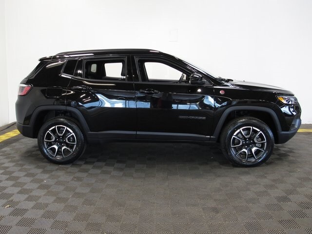 2024 Jeep Compass Trailhawk photo 3