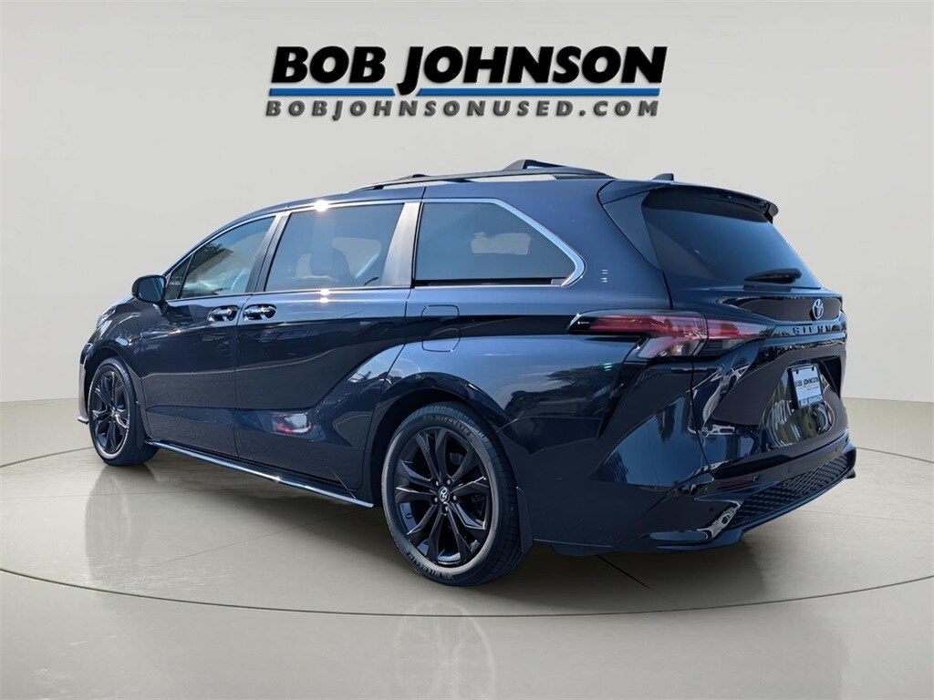 2023 Toyota Sienna XSE photo 2