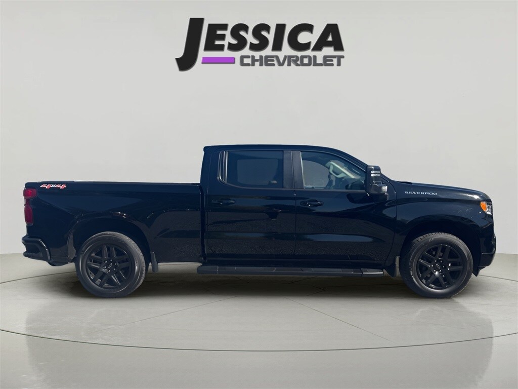 2022 Chevrolet Silverado 1500 RST photo 2