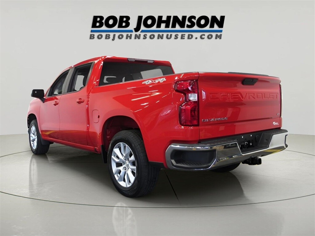 2021 Chevrolet Silverado 1500 LT photo 2