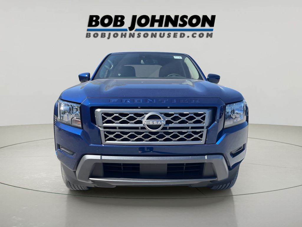 2022 Nissan Frontier SV photo 2