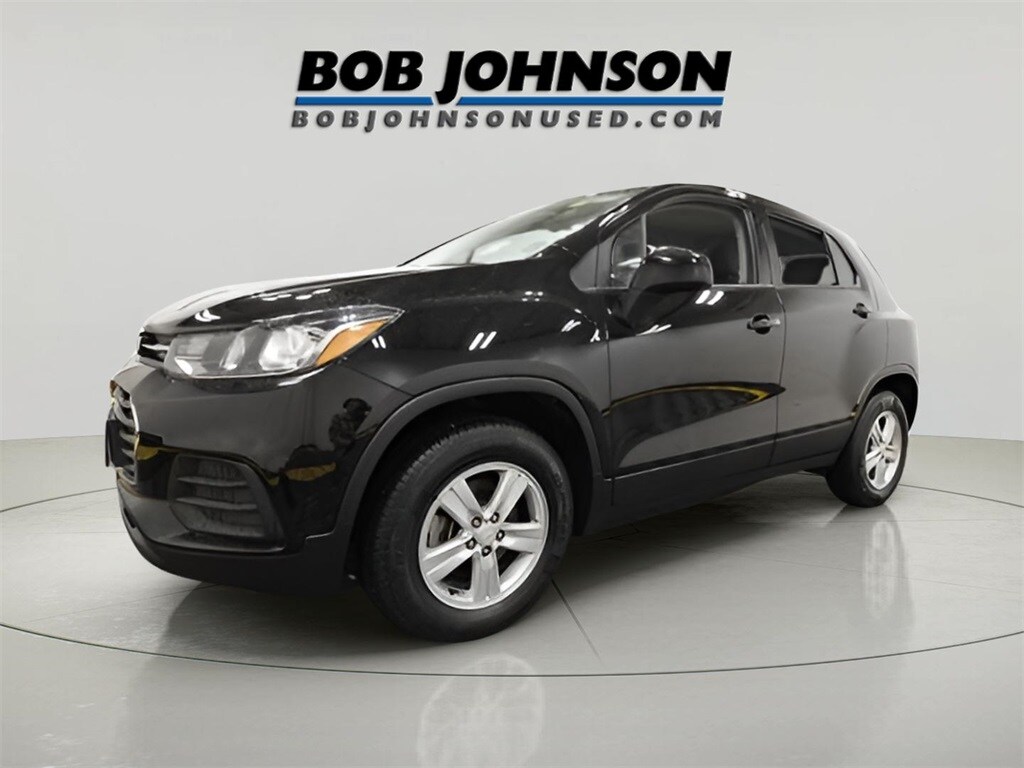 2022 Chevrolet Trax LS photo 2