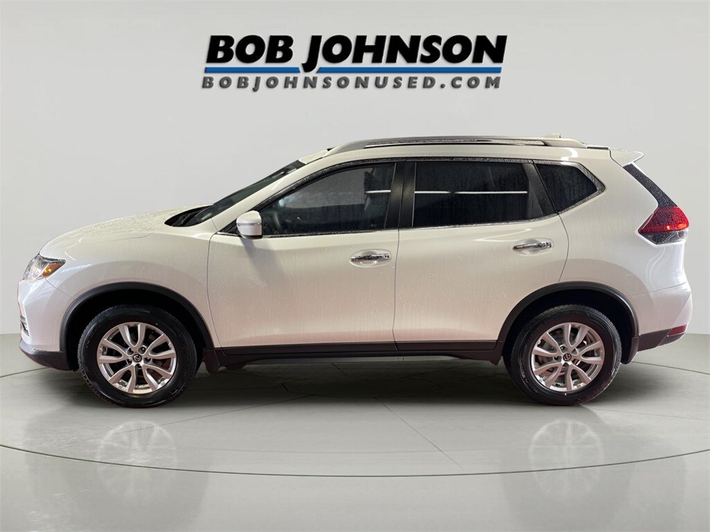 2020 Nissan Rogue SV photo 3