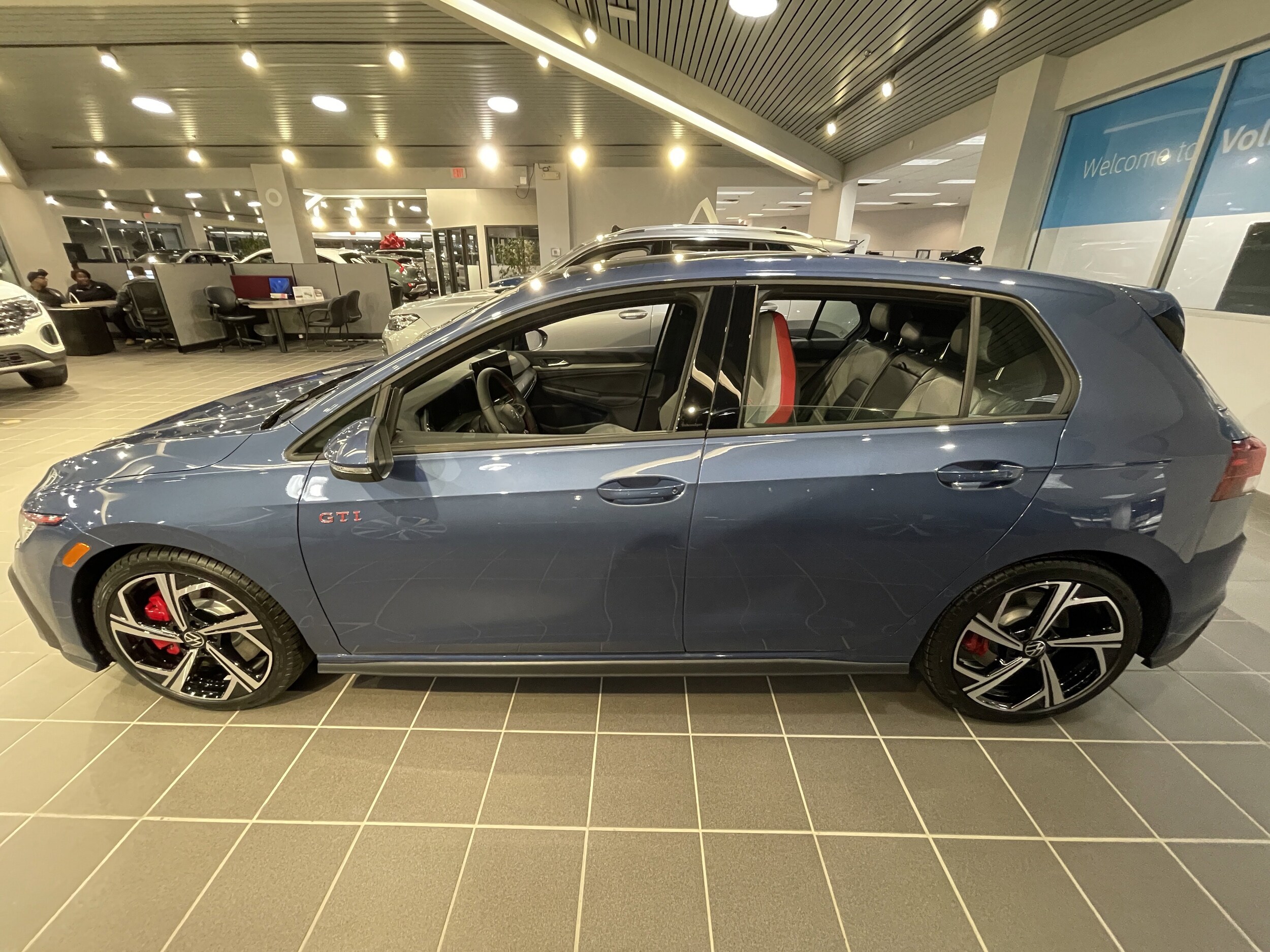 2025 Volkswagen Golf GTI SE photo 4