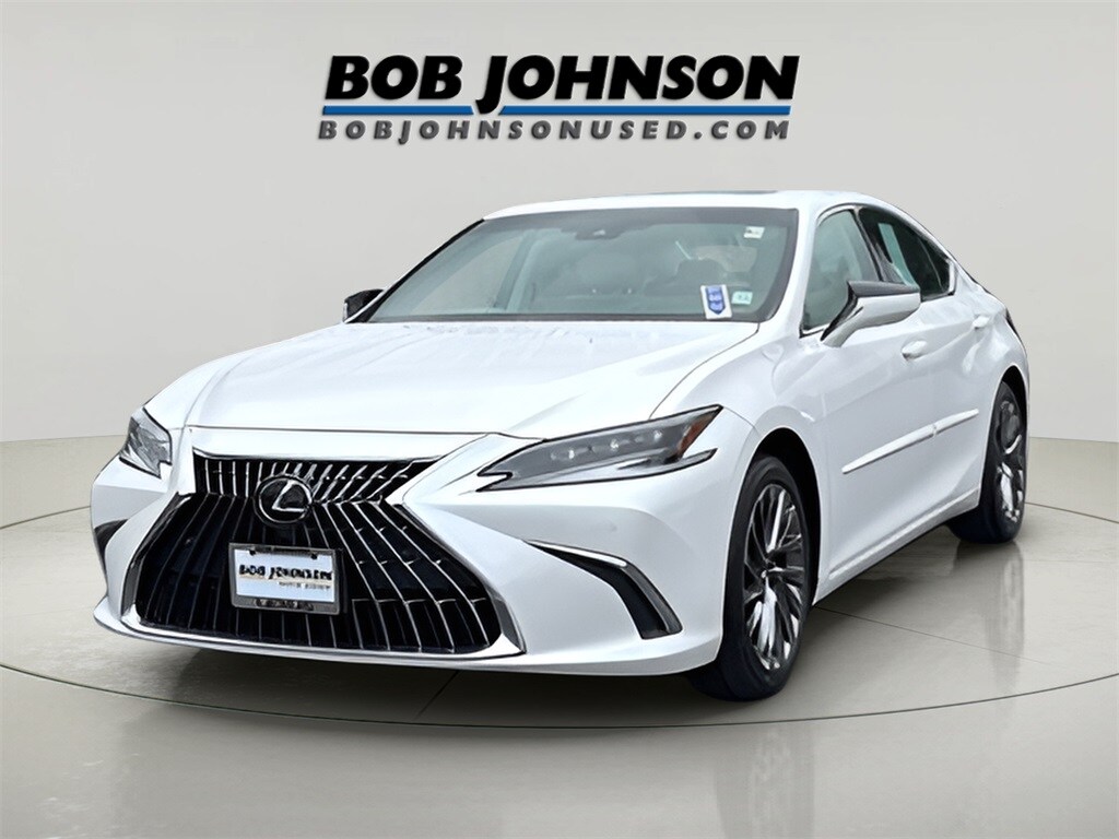 2024 Lexus ES 300h Ultra Luxury photo 3