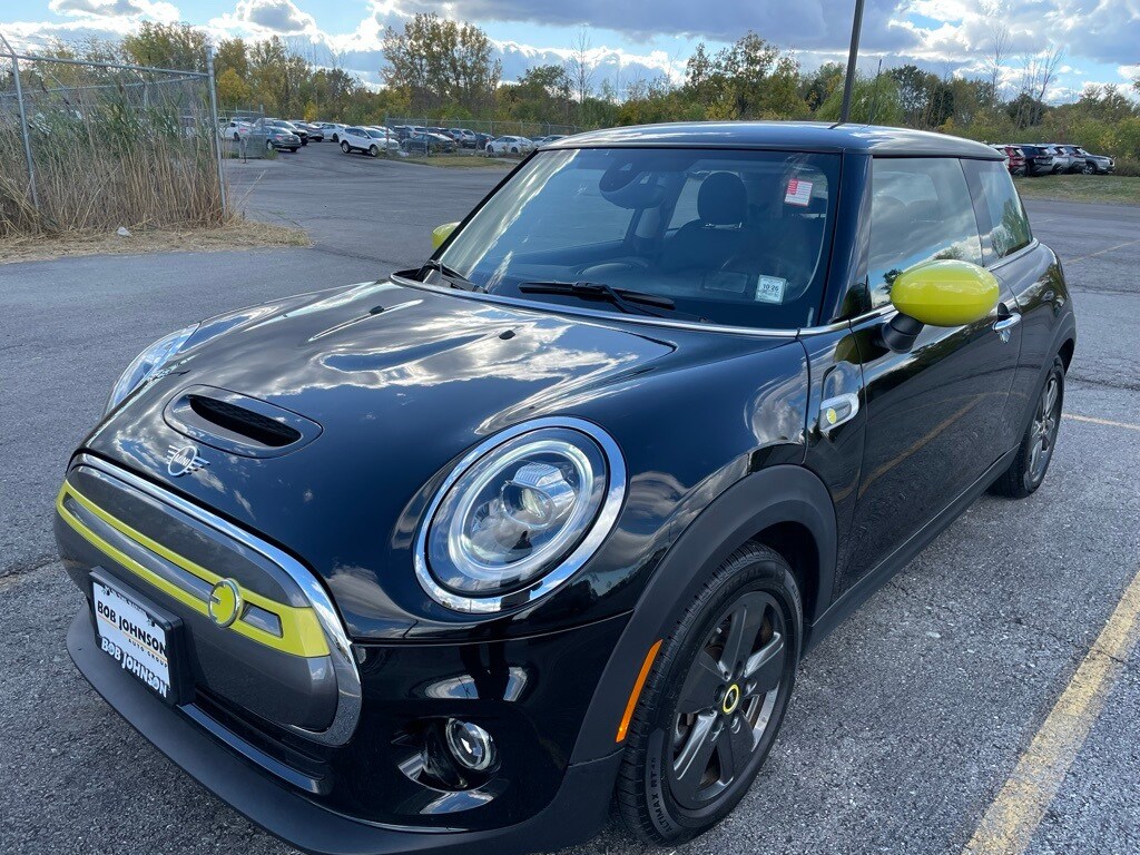 2021 Mini Cooper Hardtop SE photo 2