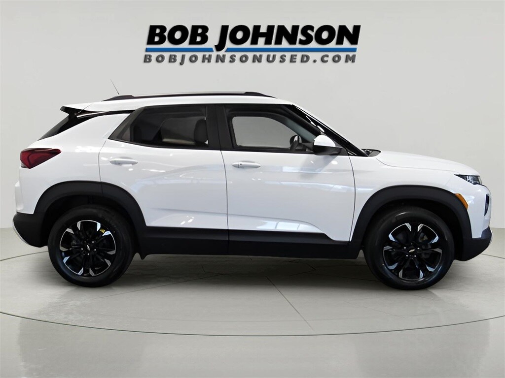 2023 Chevrolet Trailblazer LT photo 2