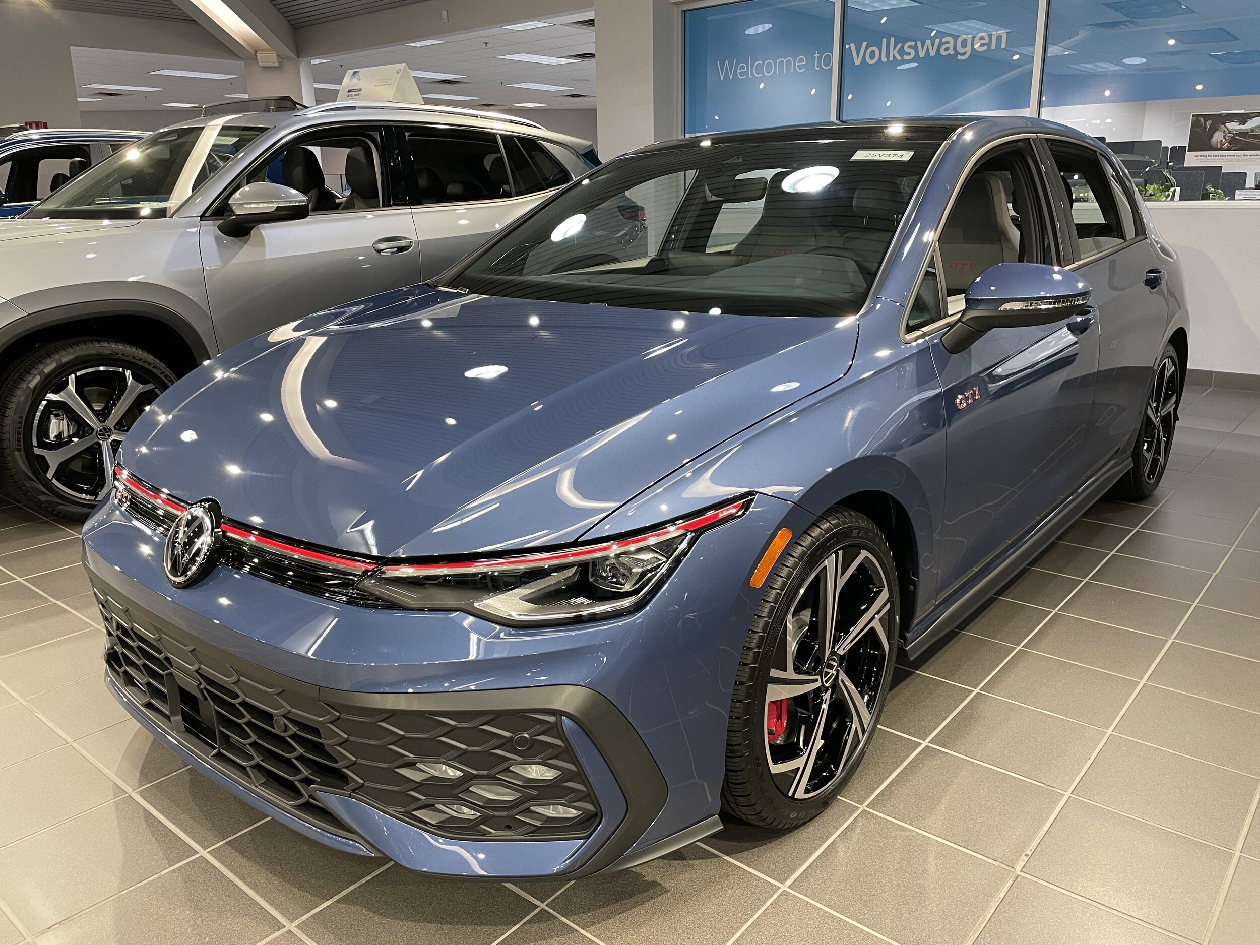 2025 Volkswagen Golf GTI SE photo 3