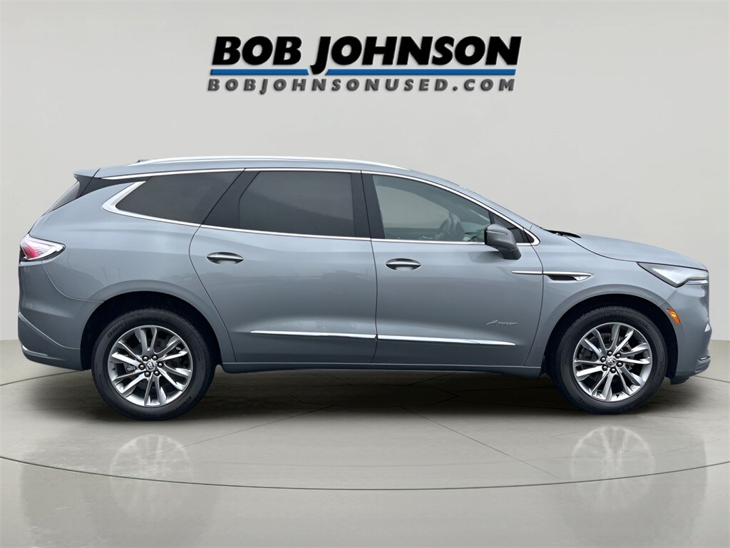 2023 Buick Enclave Avenir photo 2