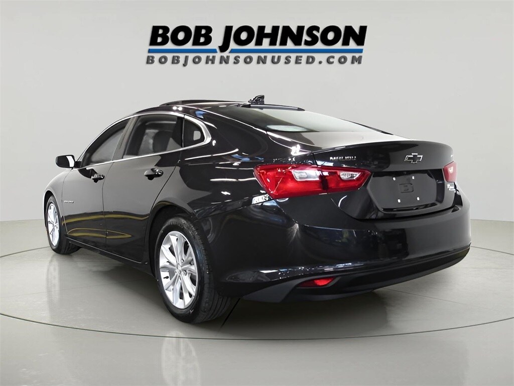 2023 Chevrolet Malibu 1LT photo 2