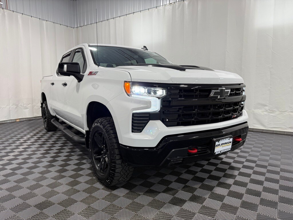 2022 Chevrolet Silverado 1500 LT Trail Boss photo 2