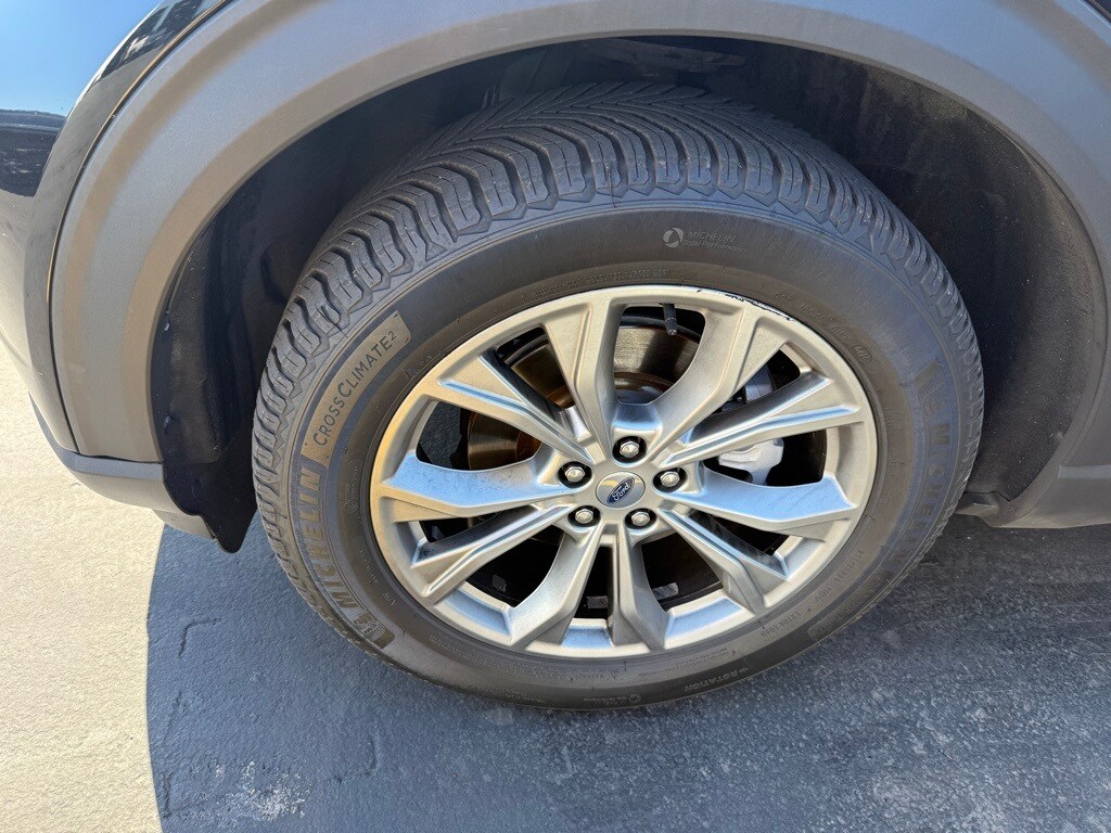 2020 Ford Explorer XLT photo 3