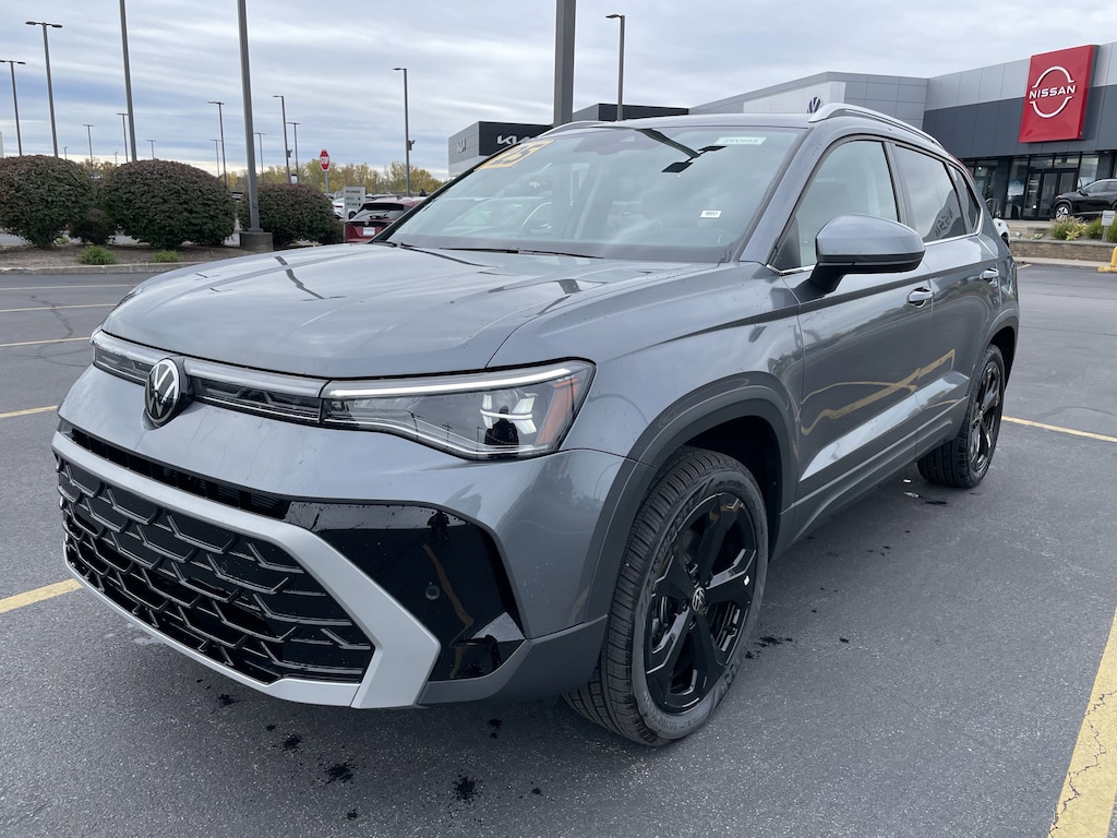 New 2025 Volkswagen Taos 1.5T SEL SUV