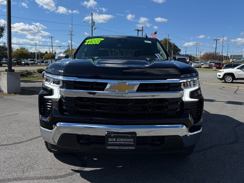2024 Chevrolet Silverado 1500 LT photo 3