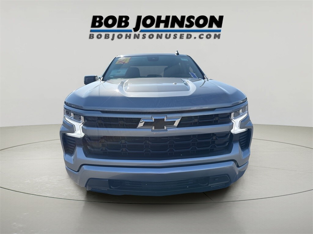 2024 Chevrolet Silverado 1500 RST photo 2