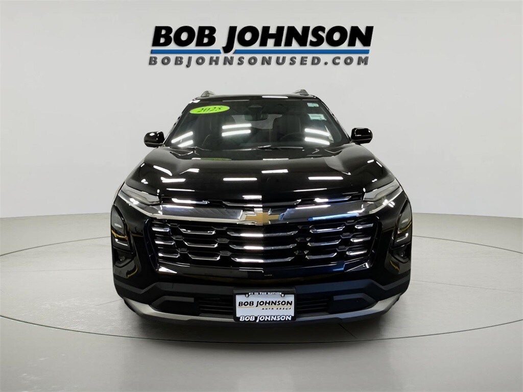 2025 Chevrolet Equinox LT photo 2
