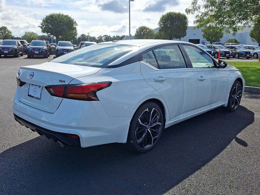 New 2025 Nissan Altima SR Sedan