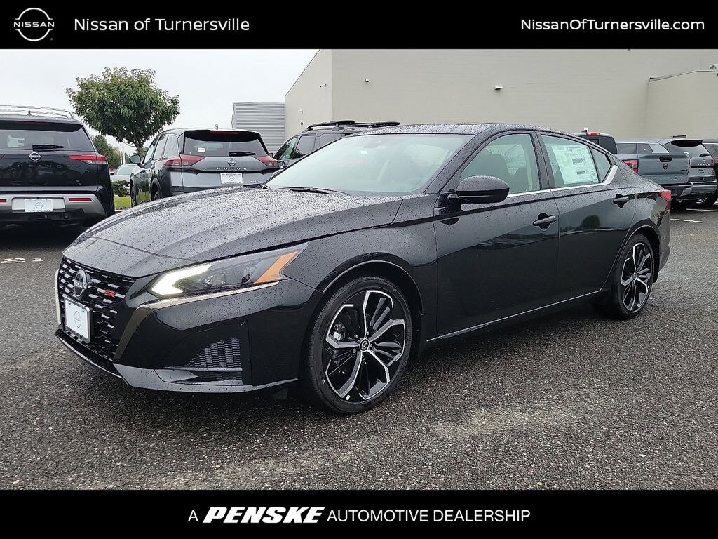 New 2025 Nissan Altima SR Sedan