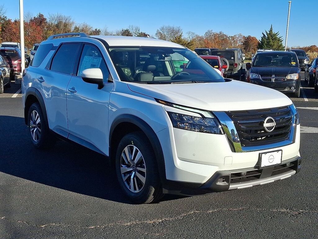 New 2025 Nissan Pathfinder SL SUV