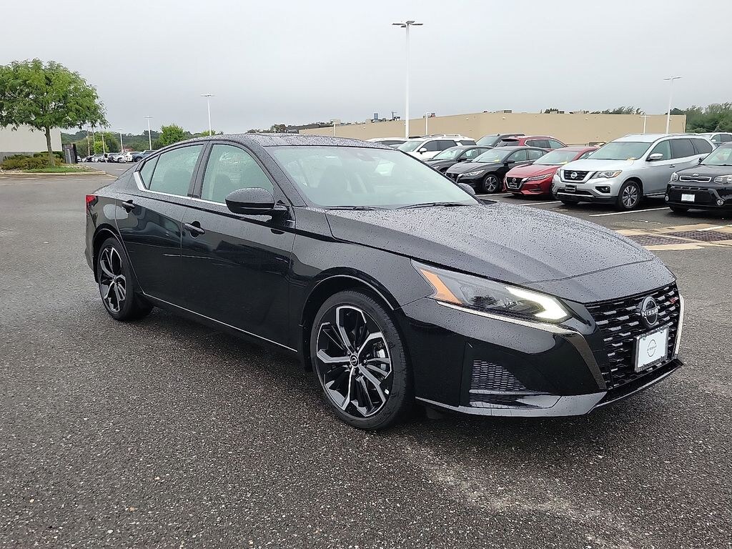 New 2025 Nissan Altima SR Sedan