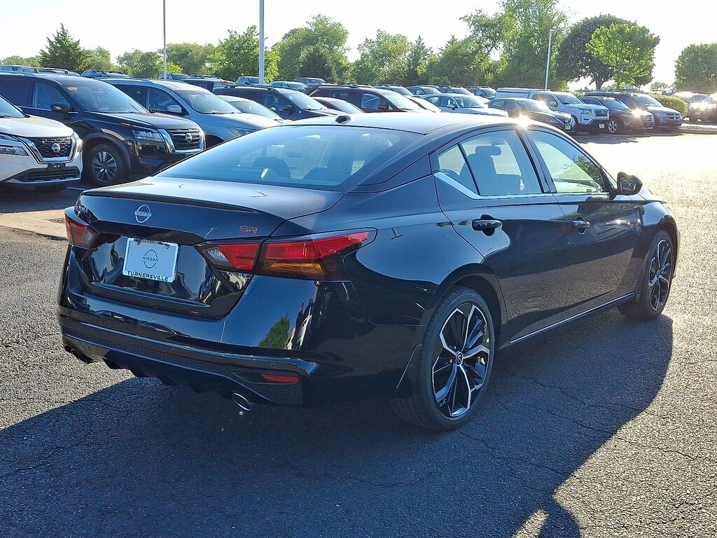 New 2026 Nissan Altima SR Sedan