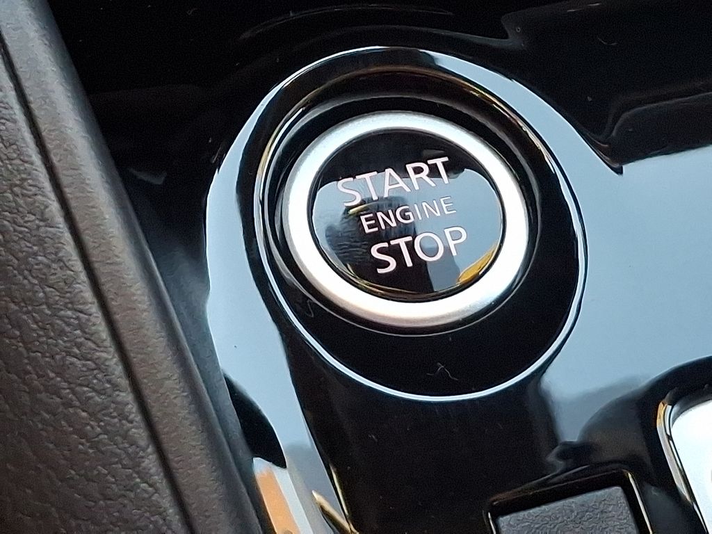 2025 Nissan Versa Sedan SV - Photo 25