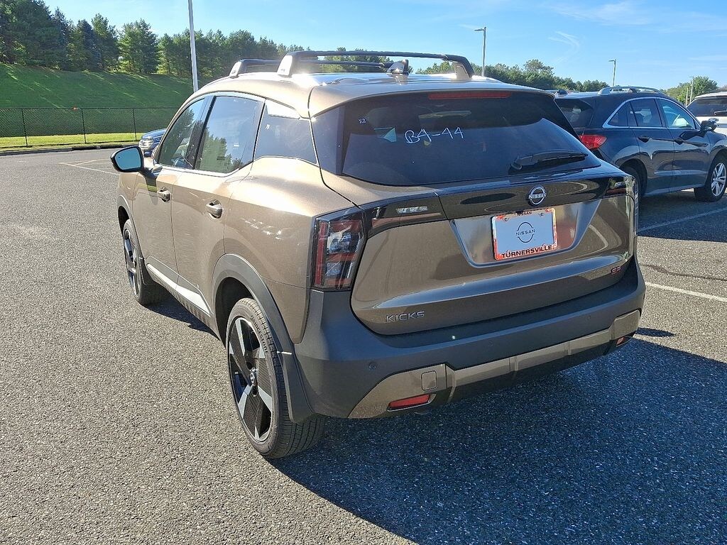 New 2026 Nissan Kicks SR SUV
